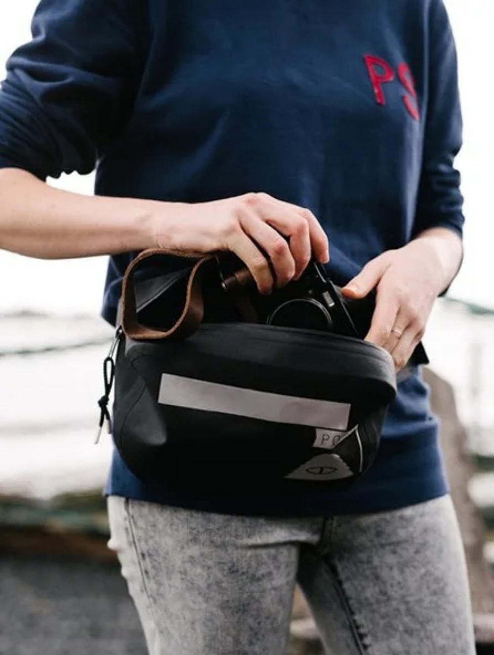 Poler High & Dry Waterproof Rover Fanny Pack Crossbody Bag Black 4l - Picture 2 of 6